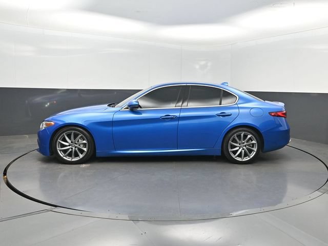 Used 2020 Alfa Romeo Giulia w/ Cold Weather Package RWD image 2