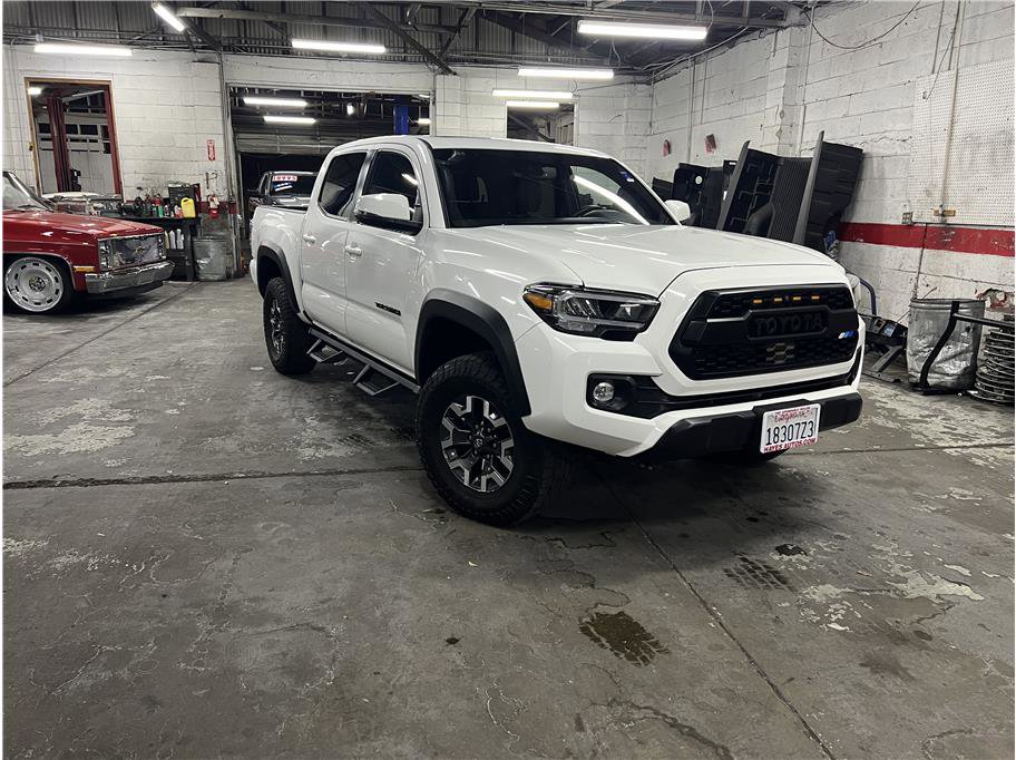 Used 2022 Toyota Tacoma TRD Off-Road image 1