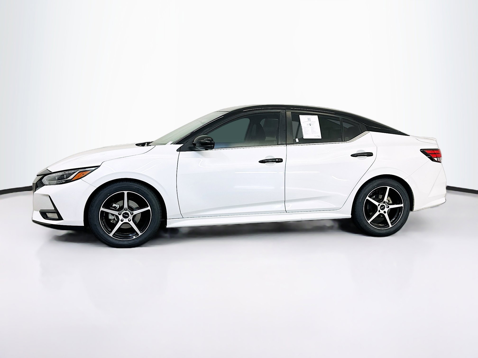 Used 2022 Nissan Sentra SR w/ SR Premium Package image 4