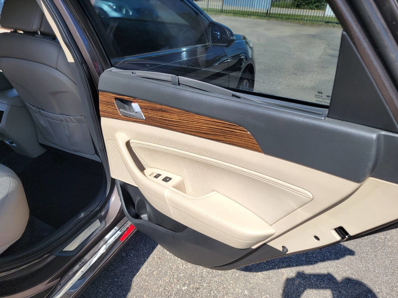 Used 2017 Hyundai Sonata Limited w/ Tech Package 03 image 24