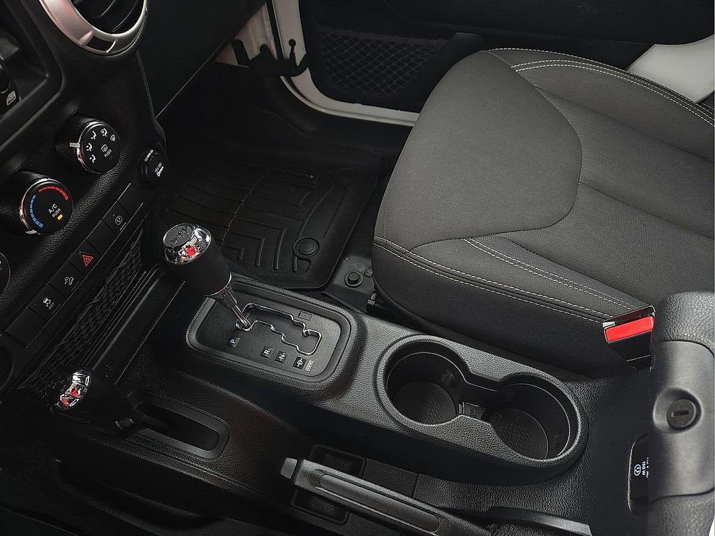 Used 2018 Jeep Wrangler Unlimited Sahara w/ Connectivity Group image 21