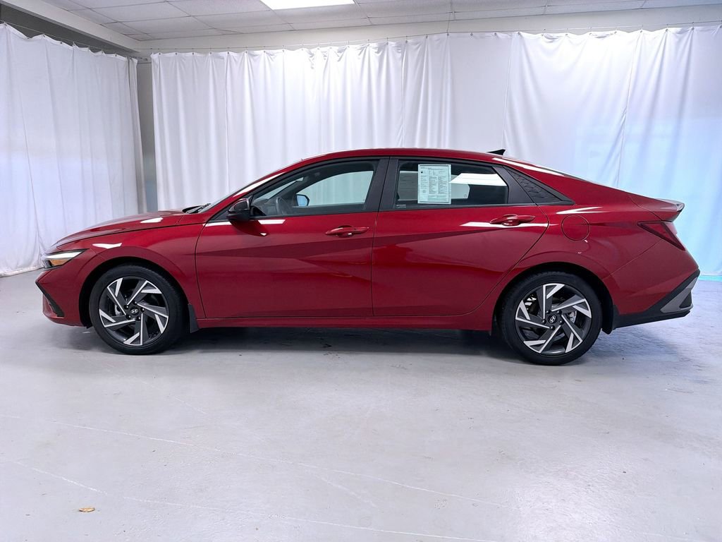 Used 2025 Hyundai Elantra Sport image 10