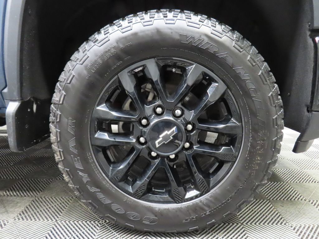 Used 2025 Chevrolet Silverado 2500 Custom w/ Custom Value Package AWD/4WD image 13