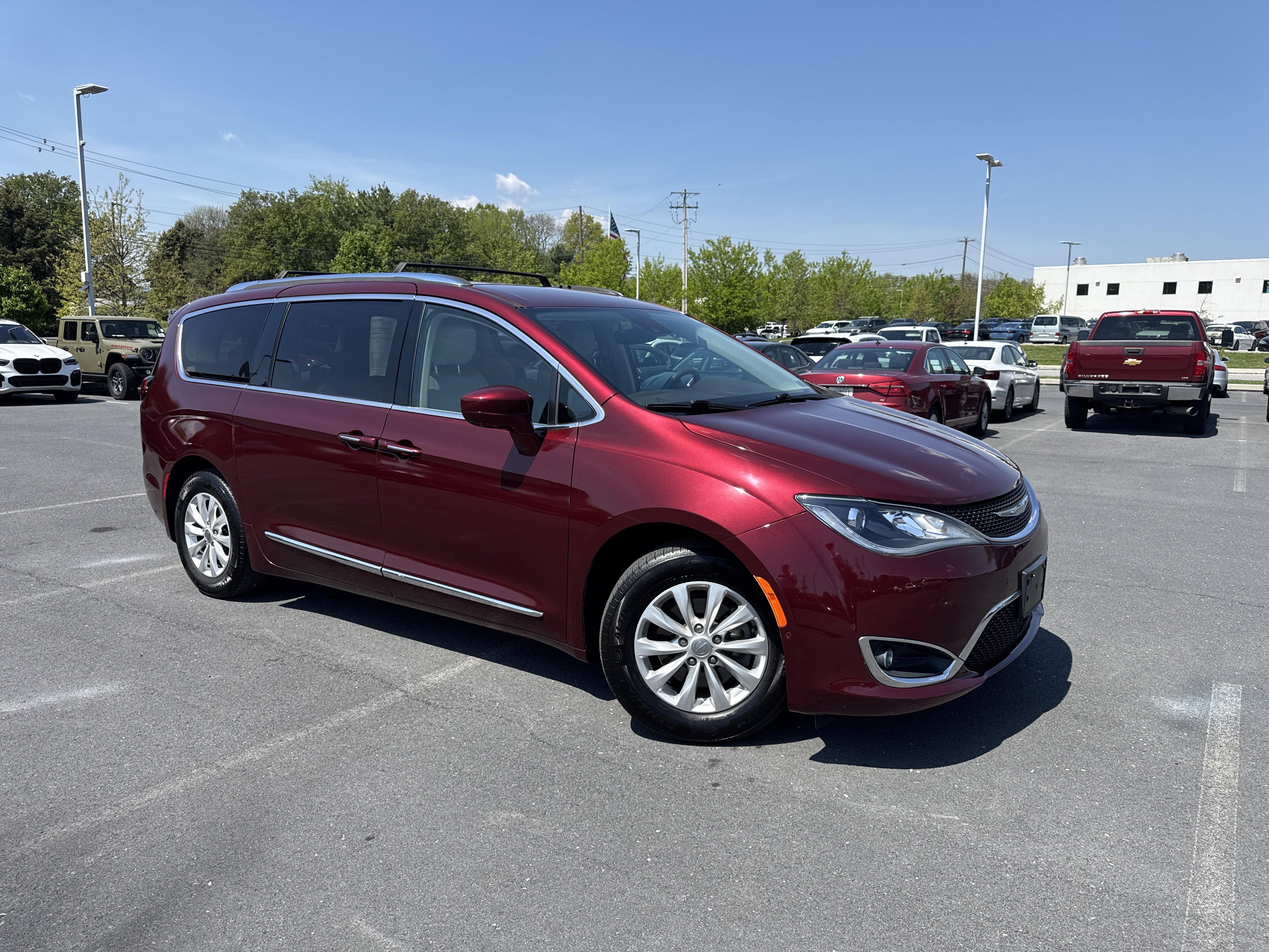 Used 2018 Chrysler Pacifica Touring-L w/ Advanced Safetytec Group image 6