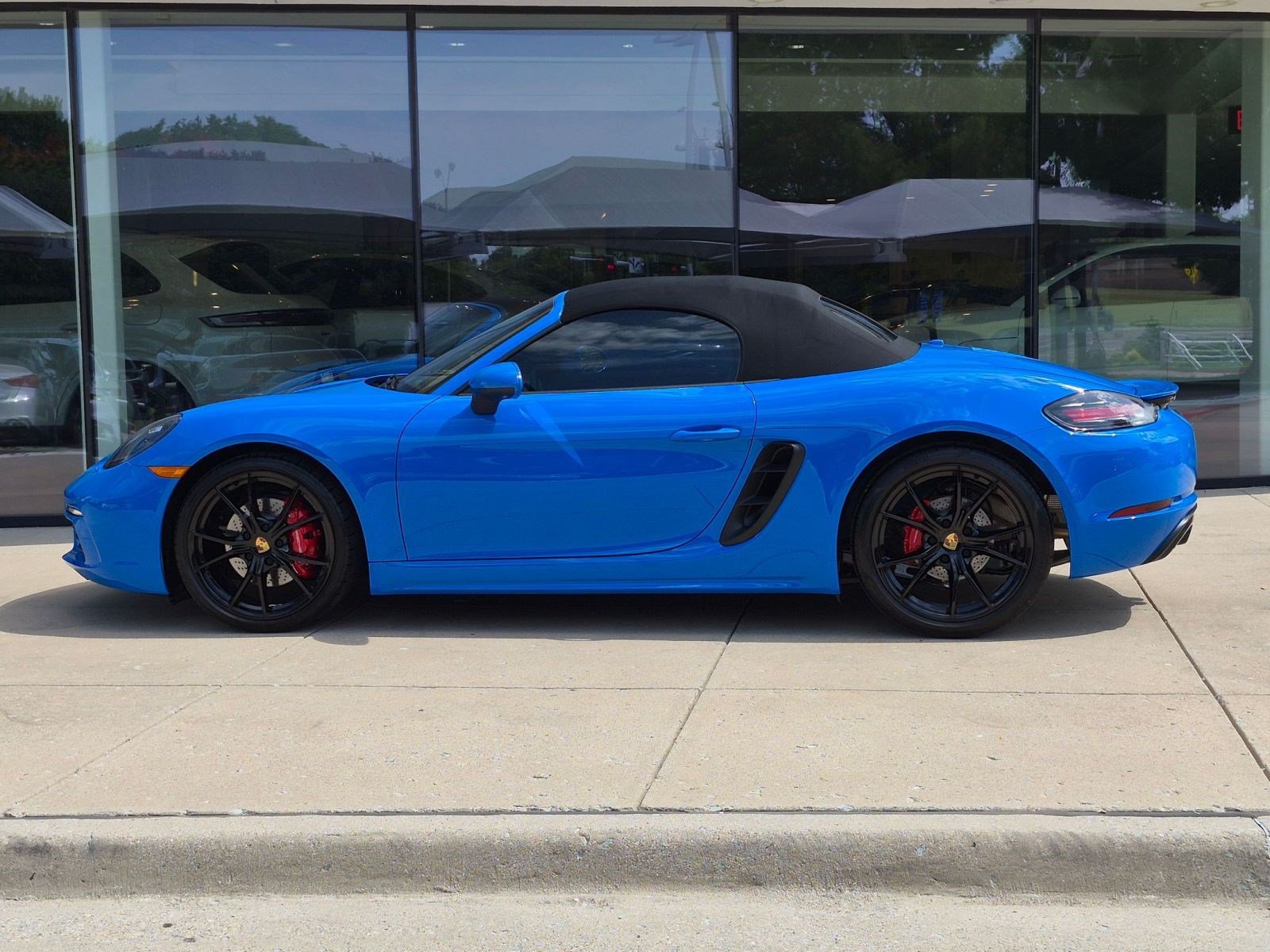 Certified 2025 Porsche 718 Boxster S RWD image 2