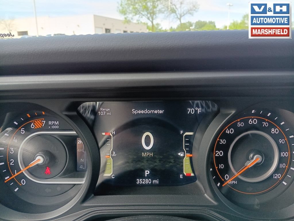 Used 2025 Jeep Wrangler Unlimited Sahara AWD/4WD image 5