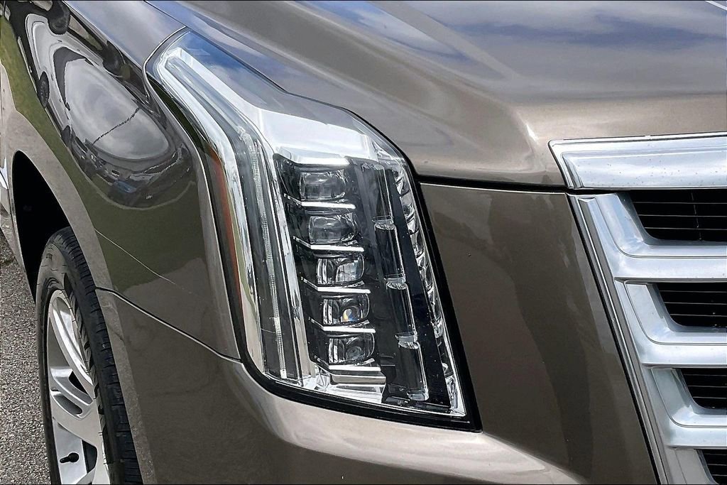 Used 2016 Cadillac Escalade Premium AWD/4WD image 28