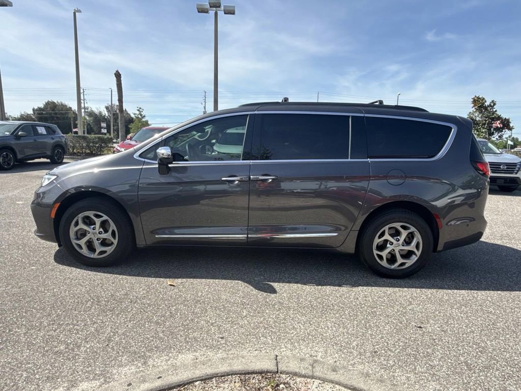 Used 2023 Chrysler Pacifica Limited w/ Uconnect Theater Family Group AWD/4WD image 7