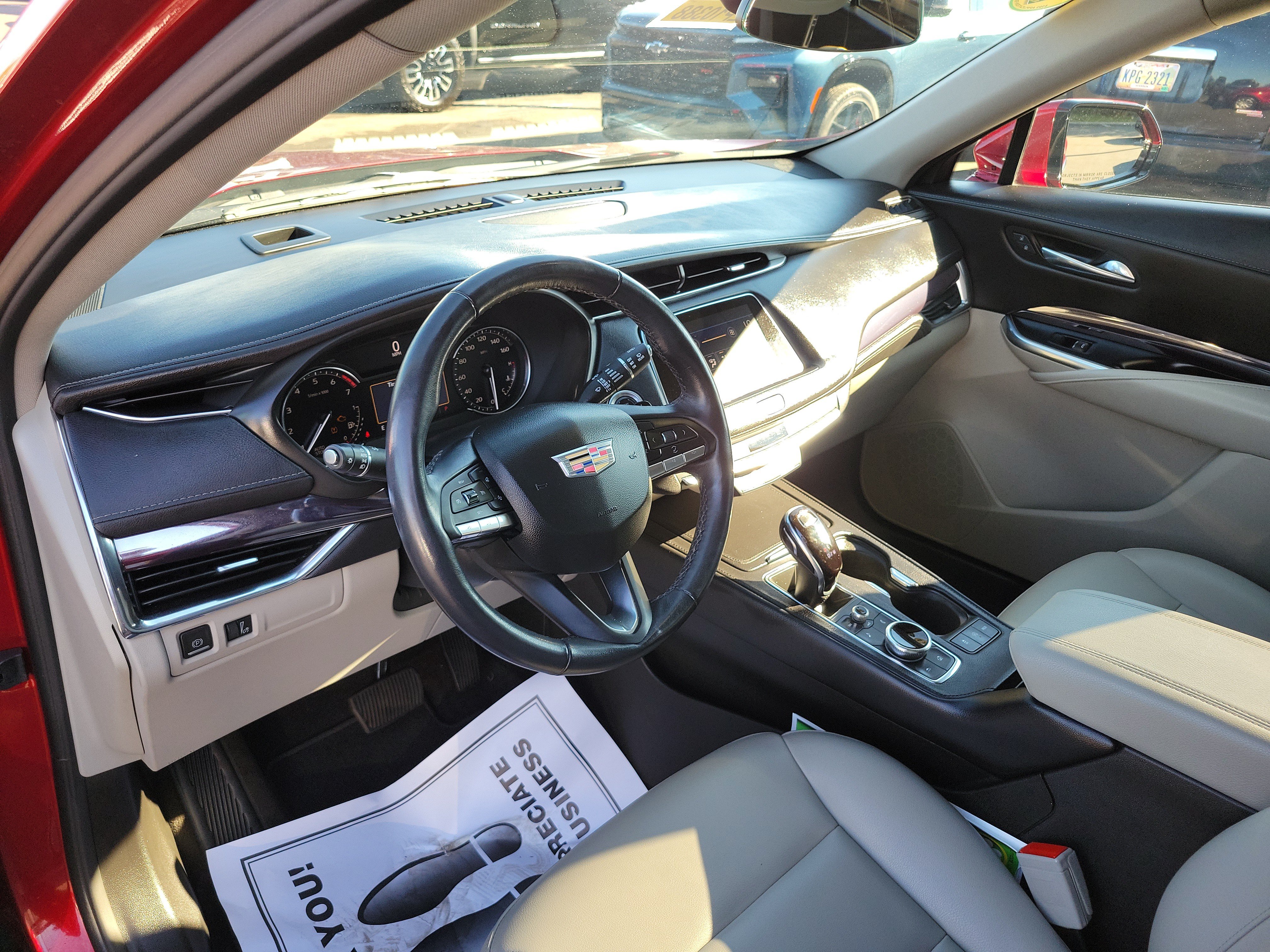 Used 2022 Cadillac XT4 Luxury w/ Cold Weather Package AWD/4WD image 19