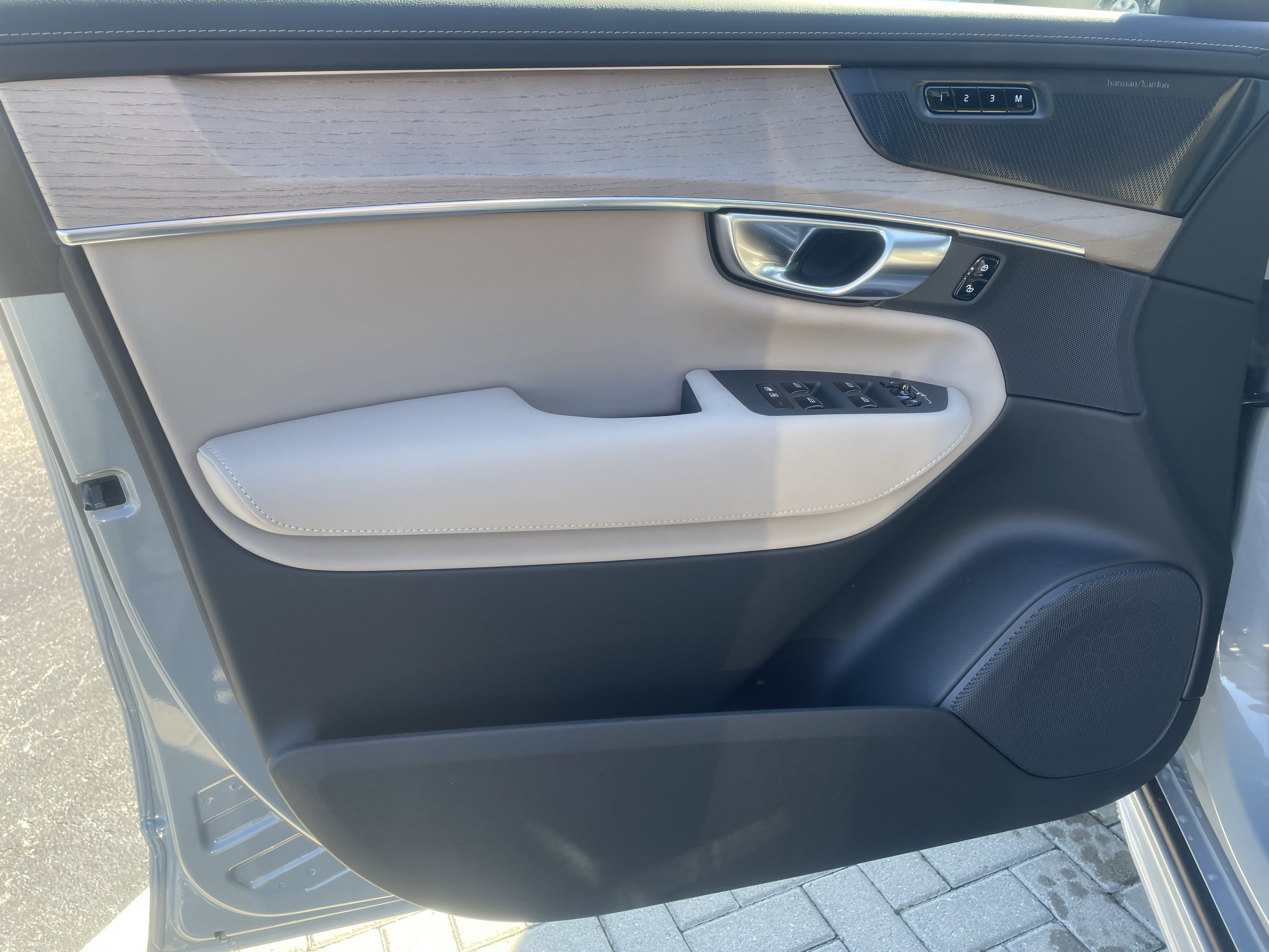 New 2026 Volvo XC90 B6 Plus w/ Protection Package Premier image 14
