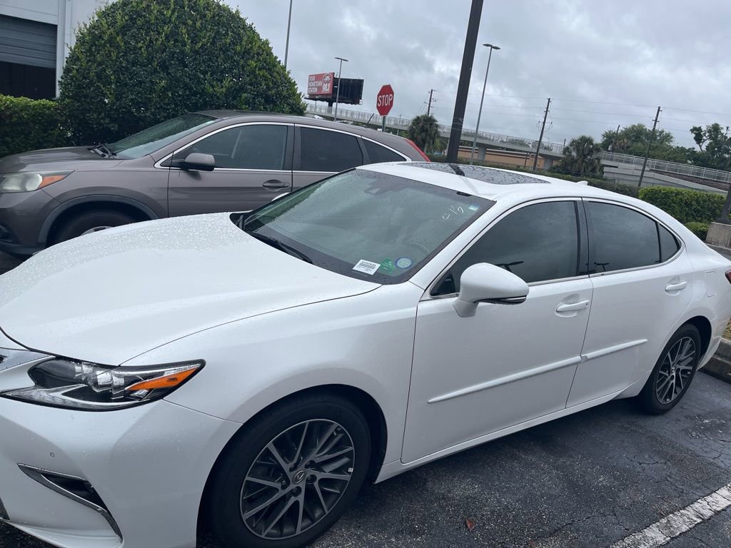 Used 2018 Lexus ES 350 w/ Luxury Package w/Wood Trim image 3