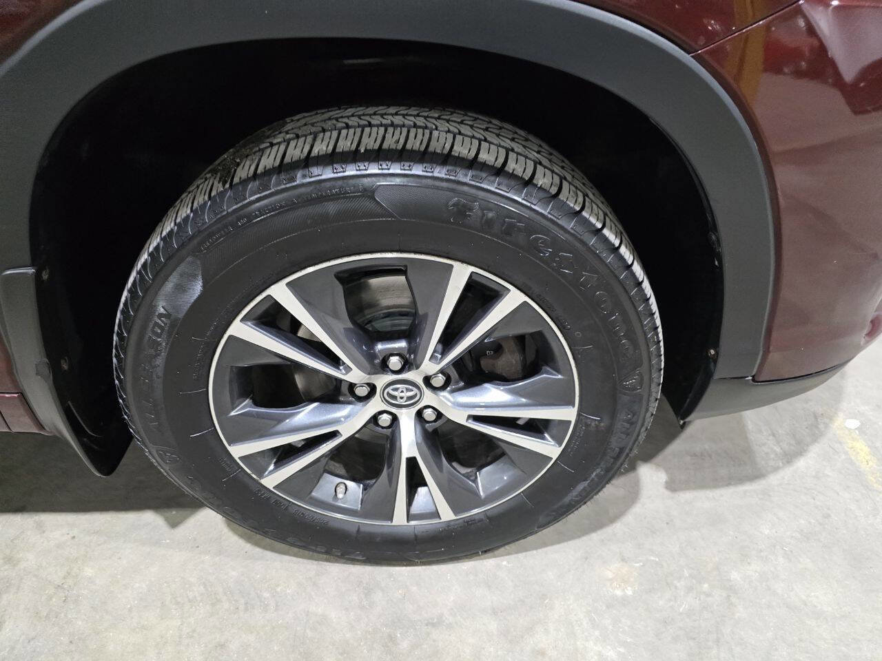 Used 2017 Toyota Highlander LE AWD/4WD image 21