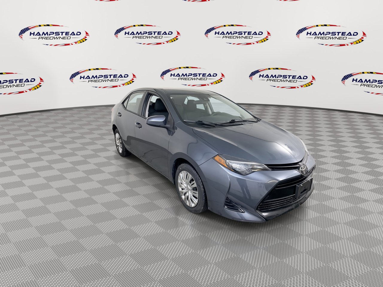 Used 2018 Toyota Corolla LE image 2