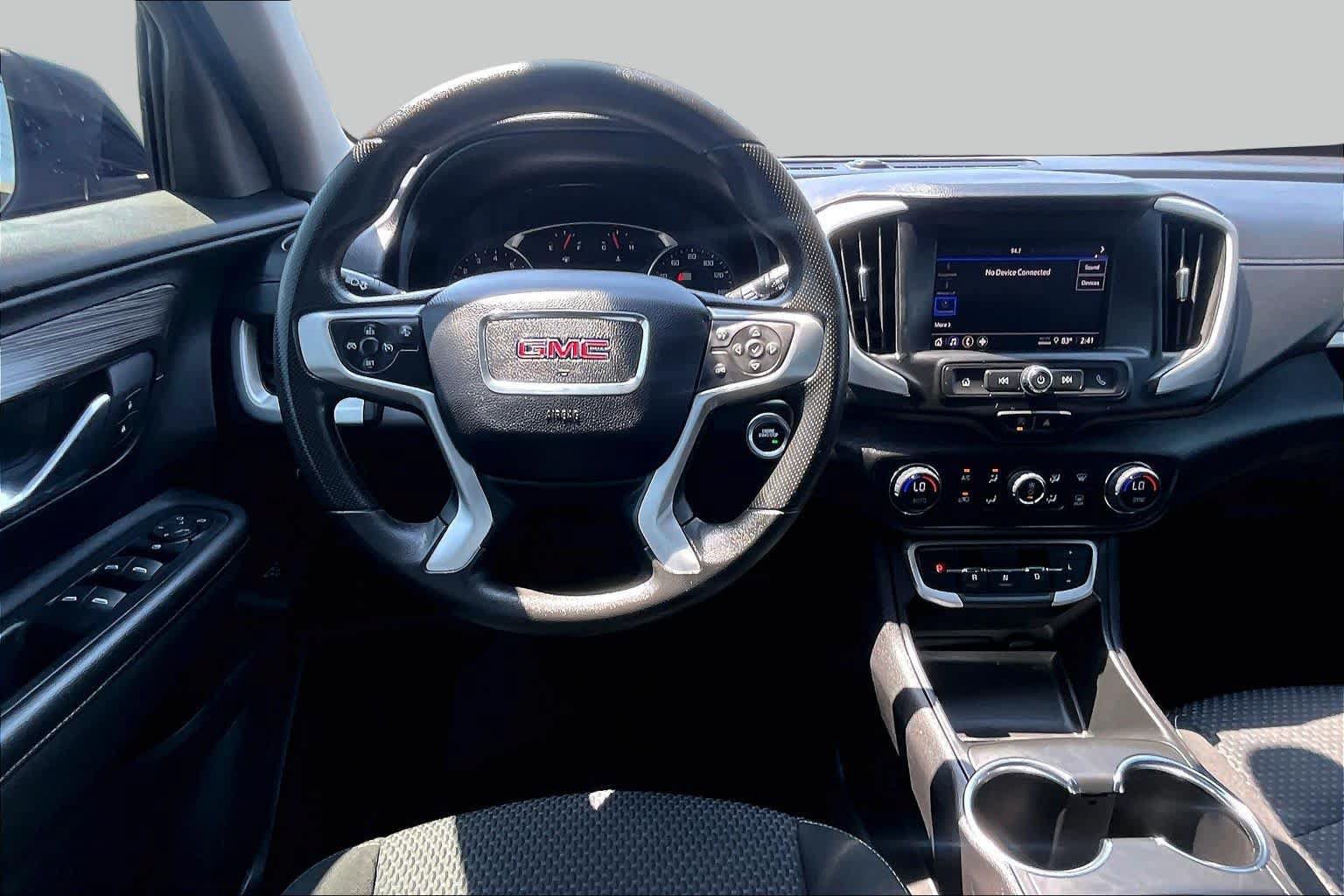 Used 2024 GMC Terrain SLE w/ Driver Convenience Package FWD image 10
