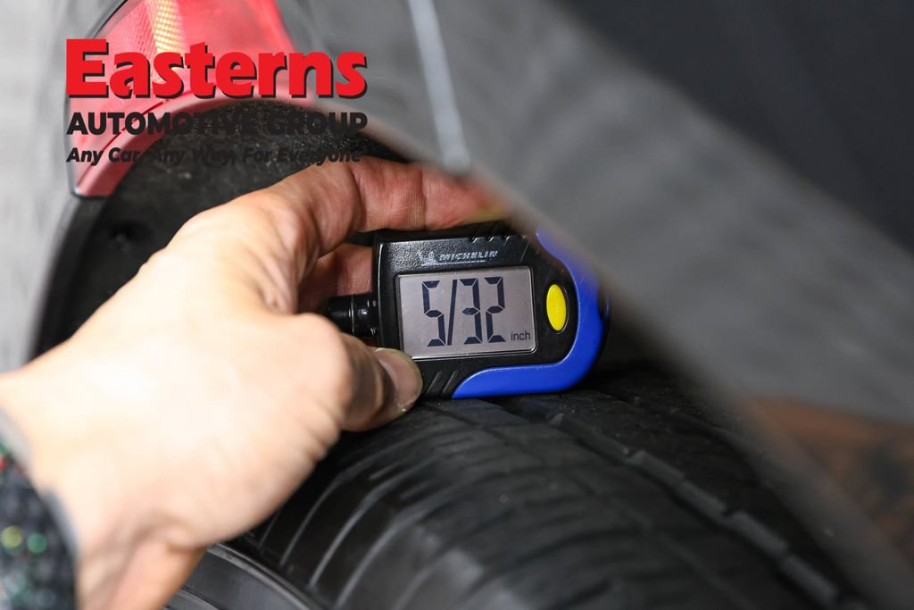 Used 2023 Chrysler Pacifica Touring-L FWD image 31