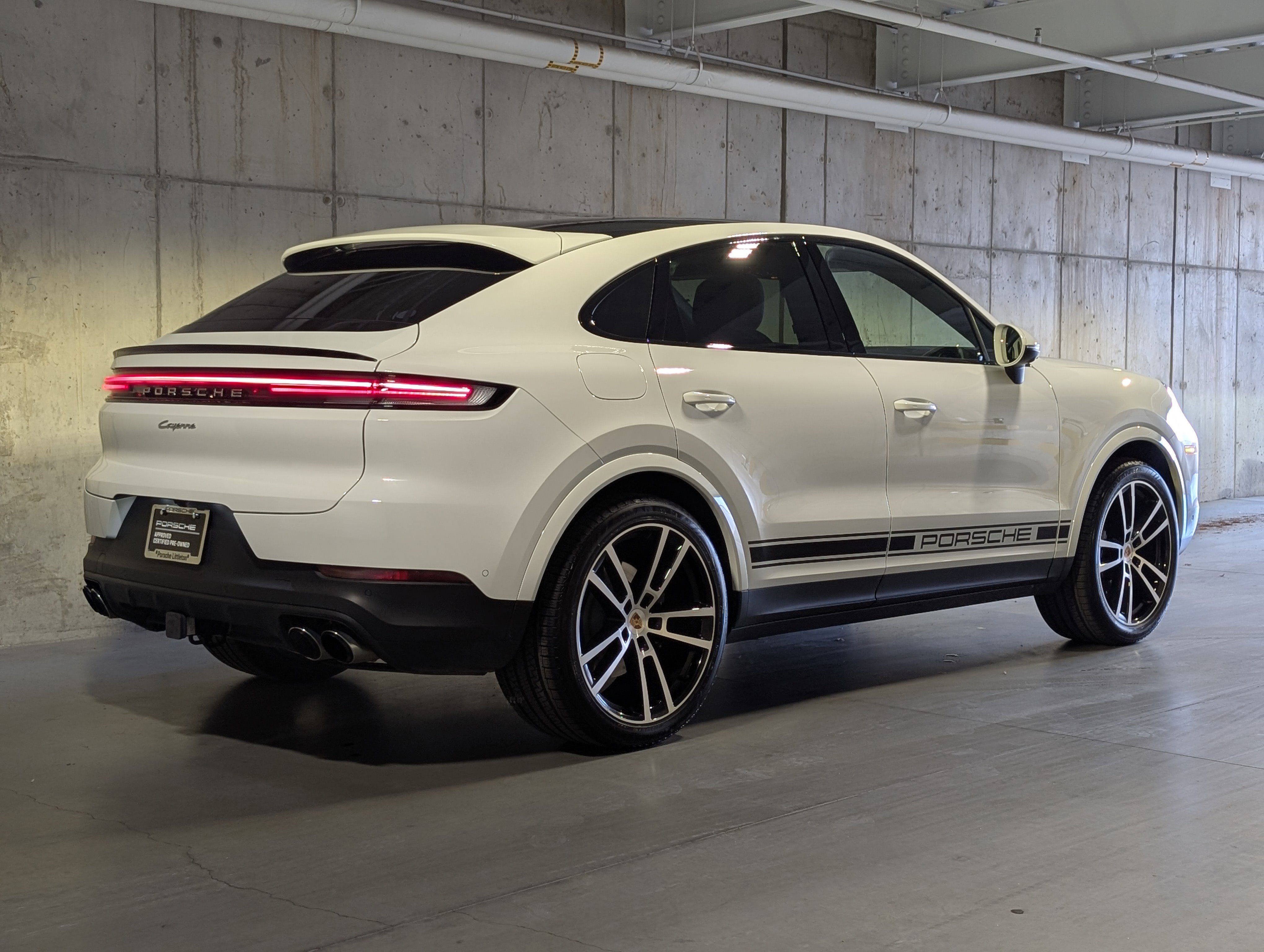 Certified 2025 Porsche Cayenne Coupe image 9