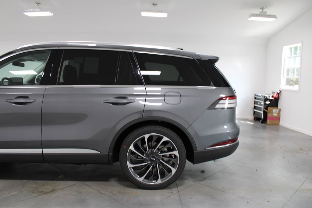 New 2025 Lincoln Aviator Reserve w/ Luxury Package image 6