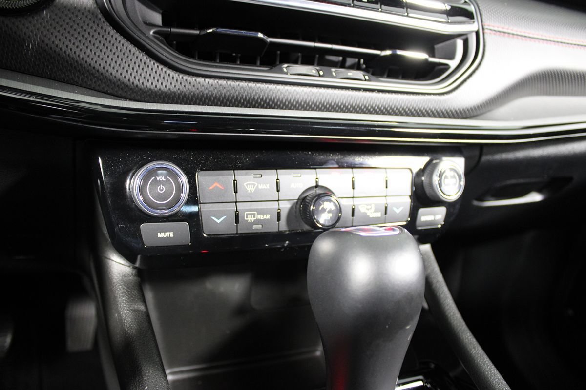 Used 2025 Jeep Compass Trailhawk AWD/4WD image 18