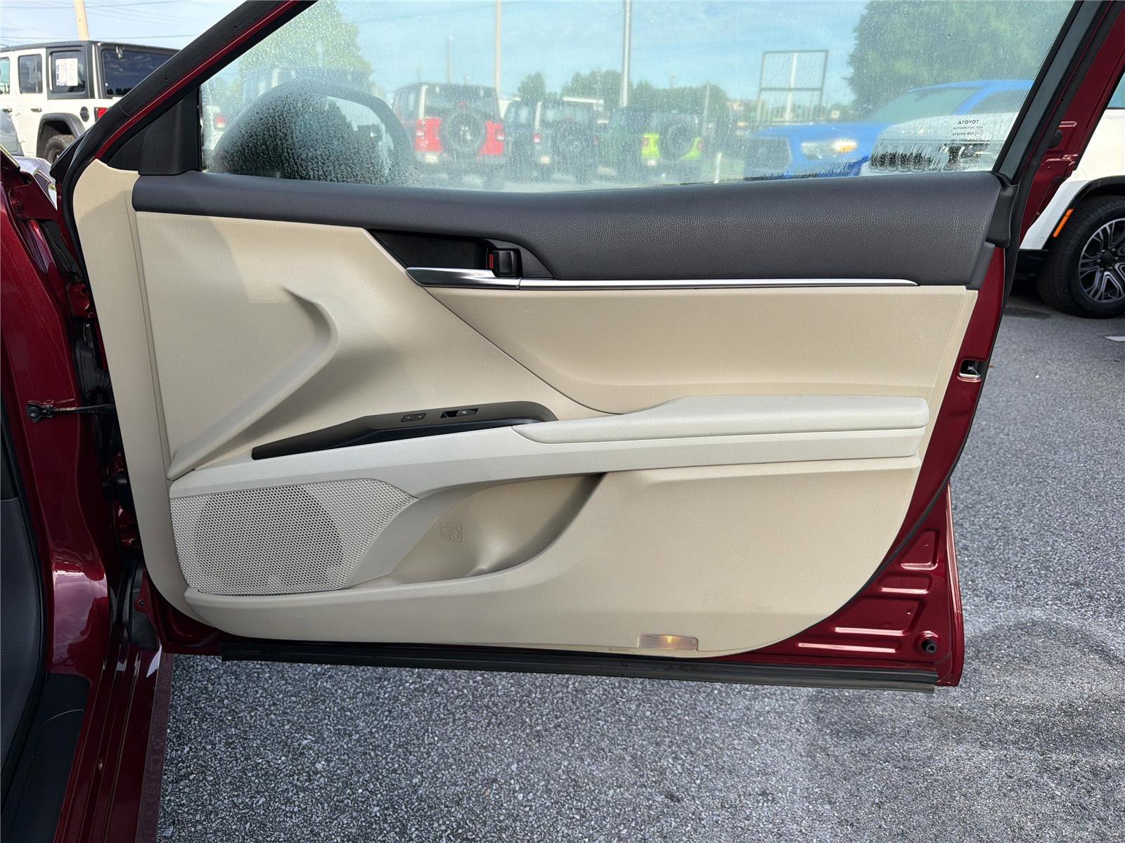 Used 2018 Toyota Camry LE FWD image 12