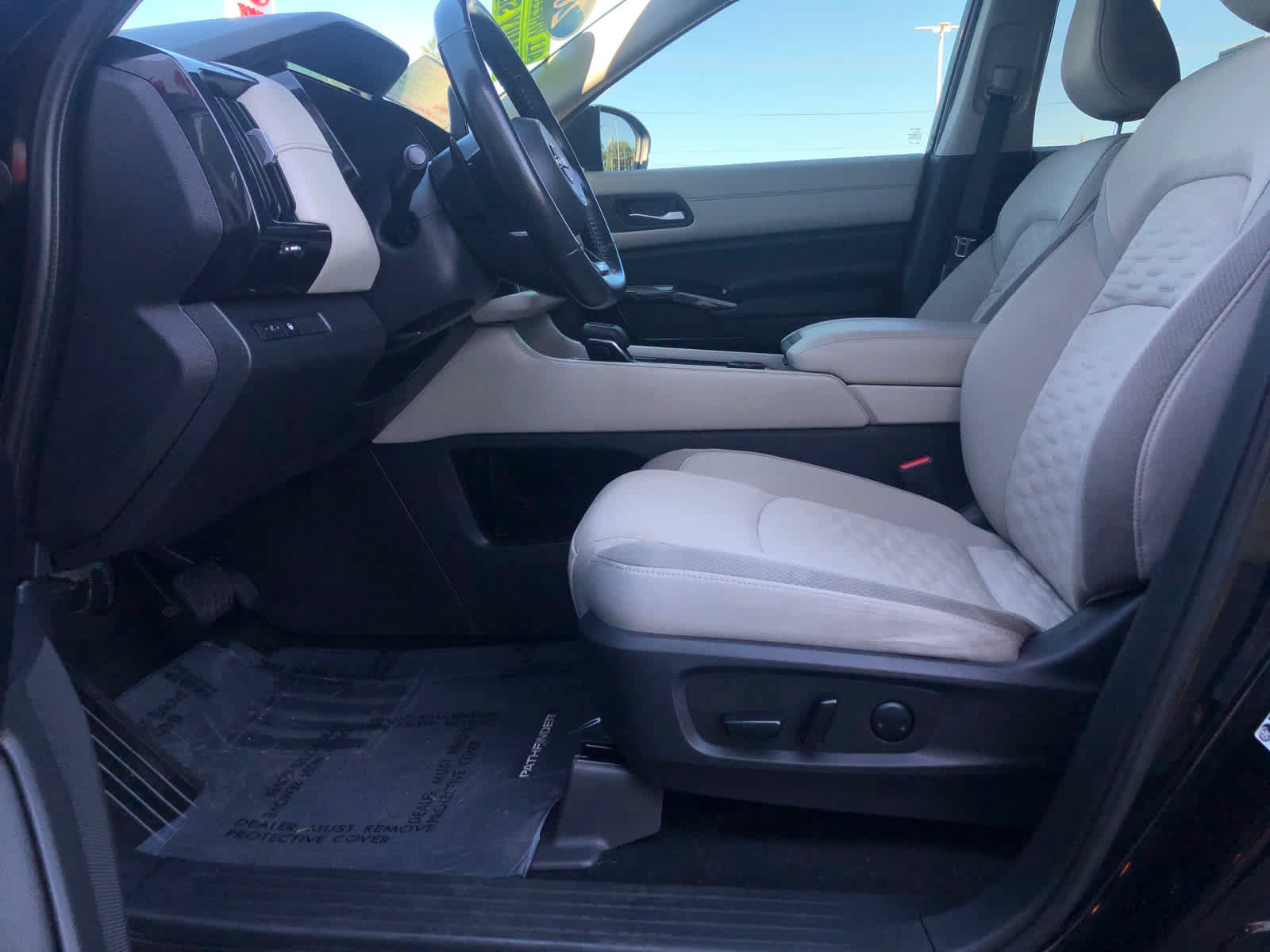 Used 2022 Nissan Pathfinder SV AWD/4WD image 23