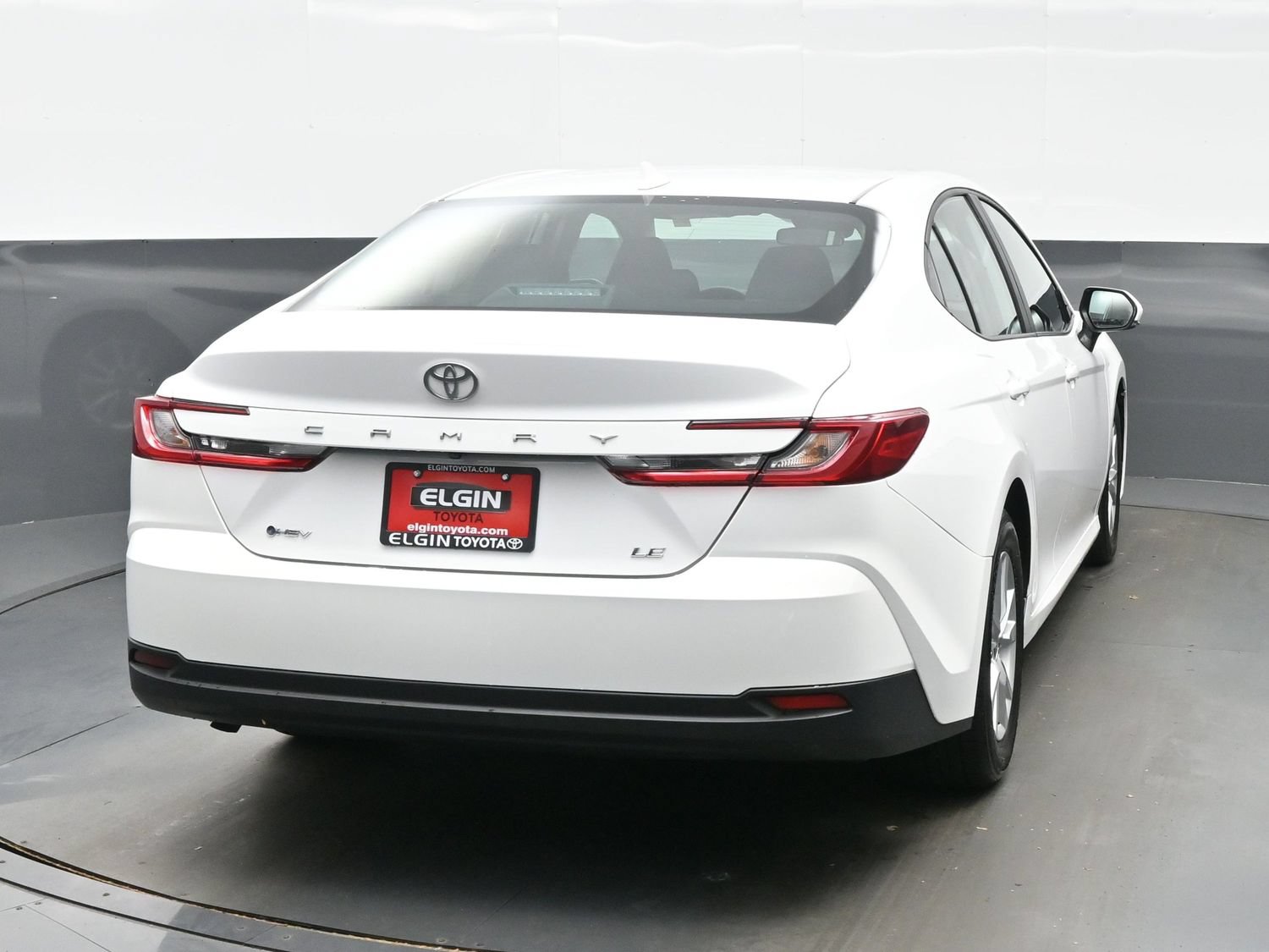 Used 2025 Toyota Camry LE FWD image 5