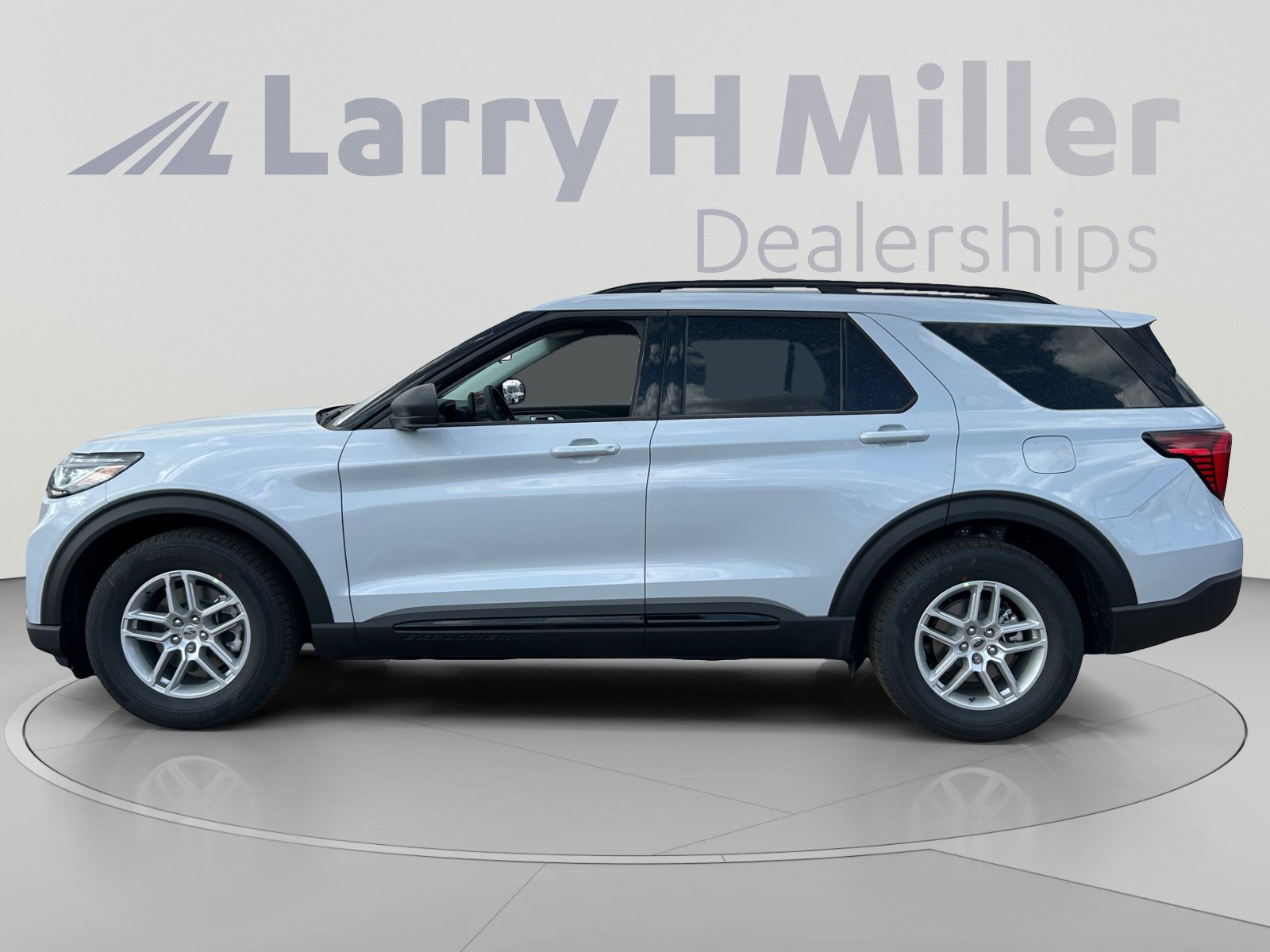 New 2026 Ford Explorer Active w/ Active Comfort Package RWD image 2