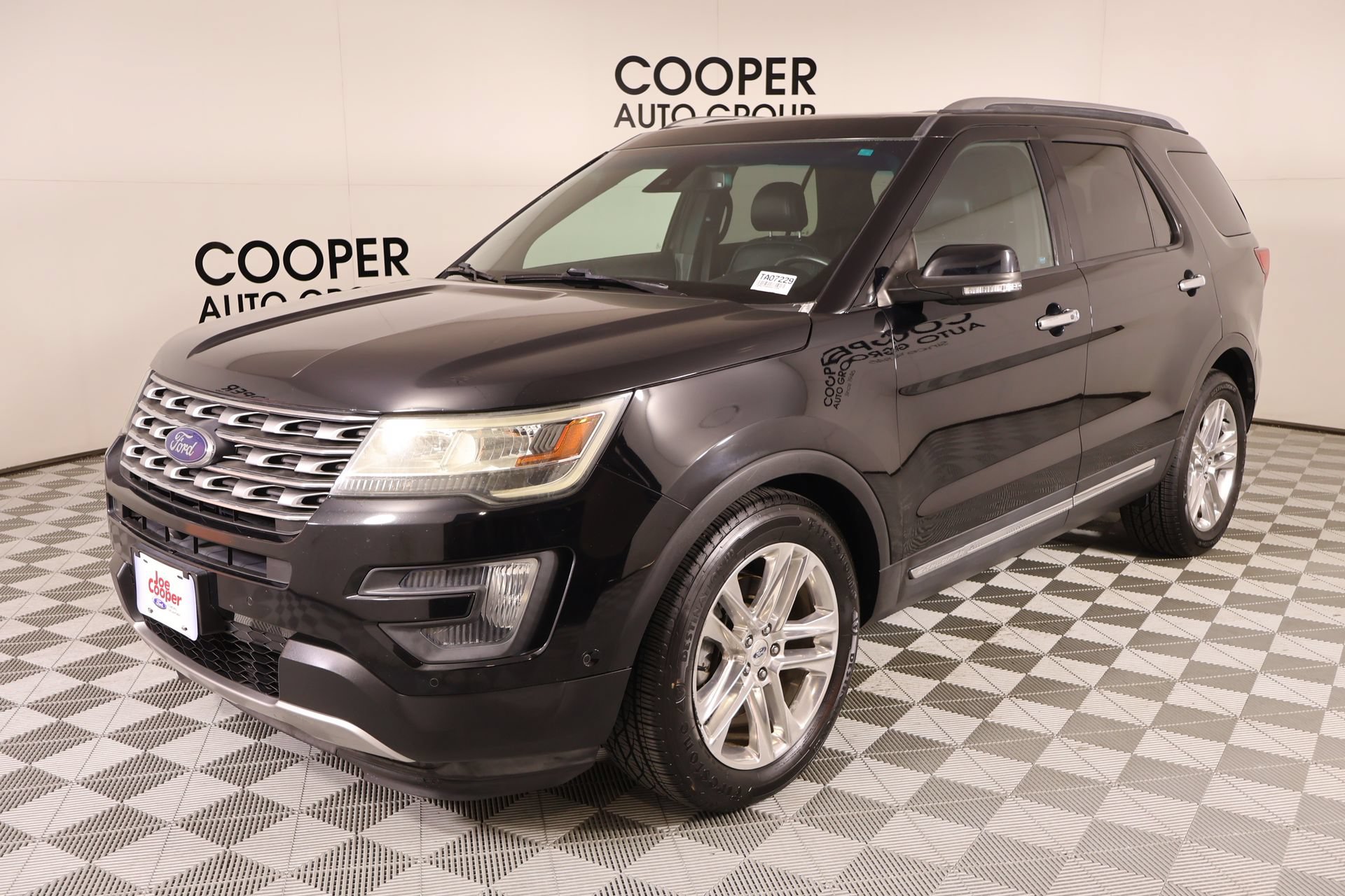 Used 2016 Ford Explorer Limited w/ Equipment Group 301A FWD image 11