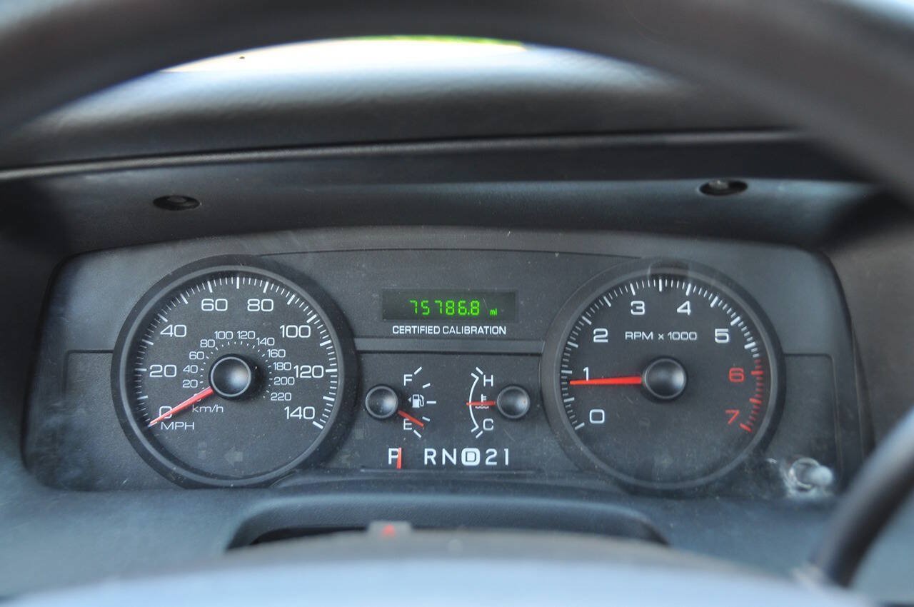 Used 2006 Ford Crown Victoria Police Interceptor RWD image 16