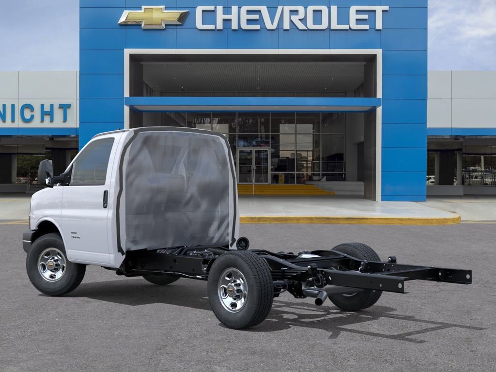 New 2026 Chevrolet Express 3500 image 3