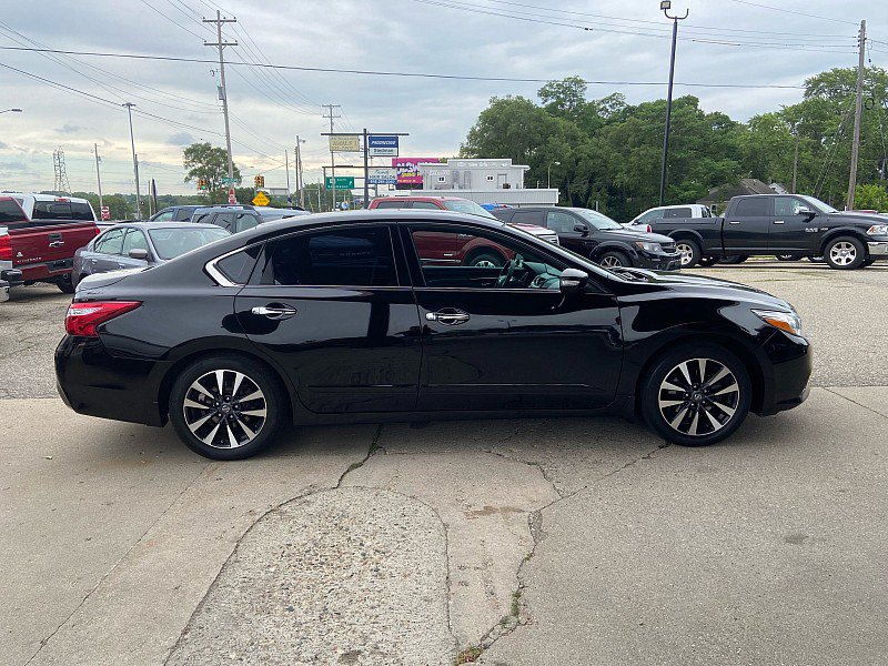 Used 2016 Nissan Altima 2.5 SL w/ Moonroof Package FWD image 5