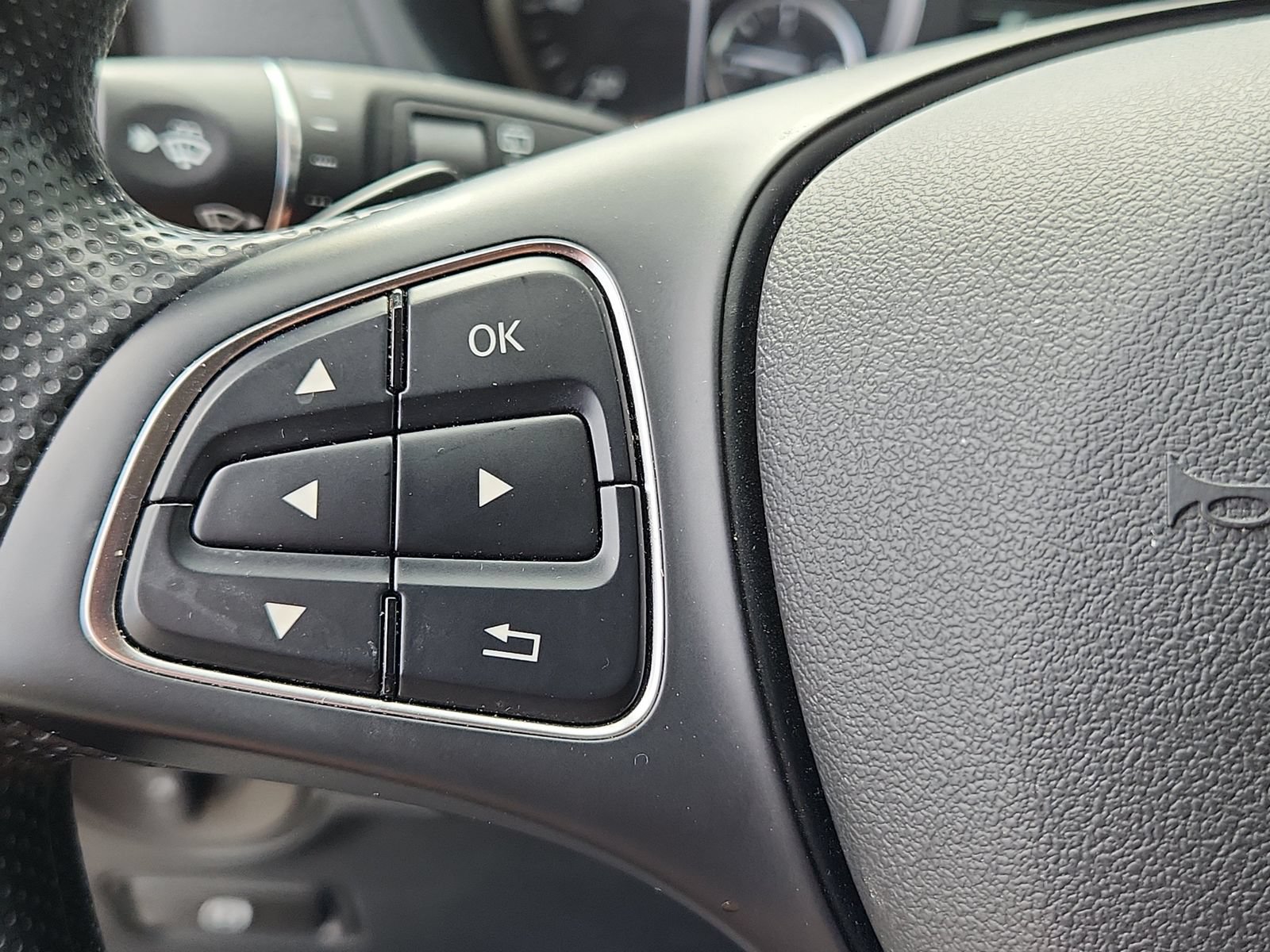 Used 2023 Mercedes-Benz Metris Passenger image 21
