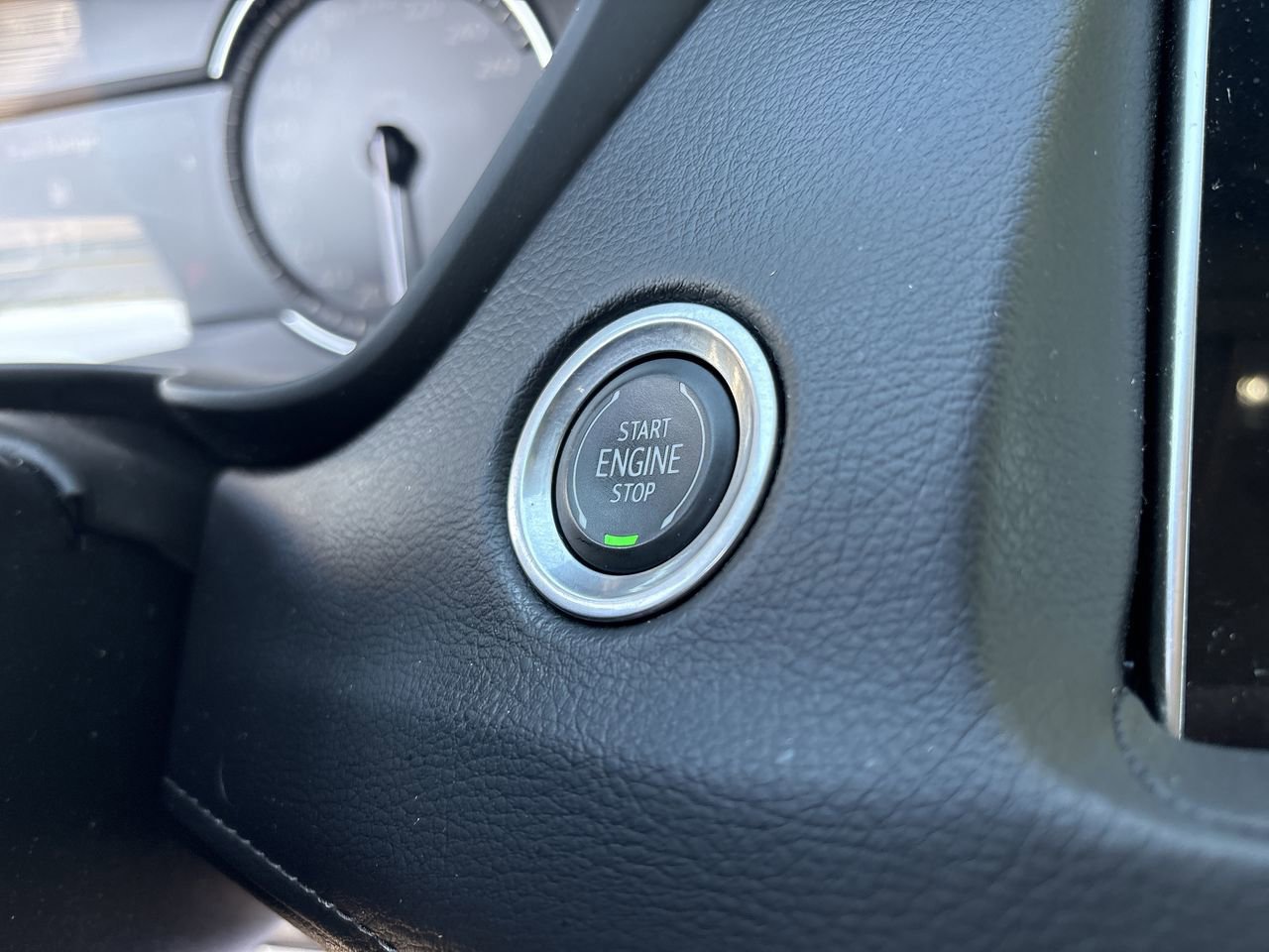 Used 2022 Cadillac XT4 Luxury AWD/4WD image 25