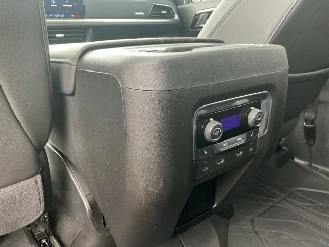 Used 2025 Chevrolet Suburban High Country AWD/4WD image 39