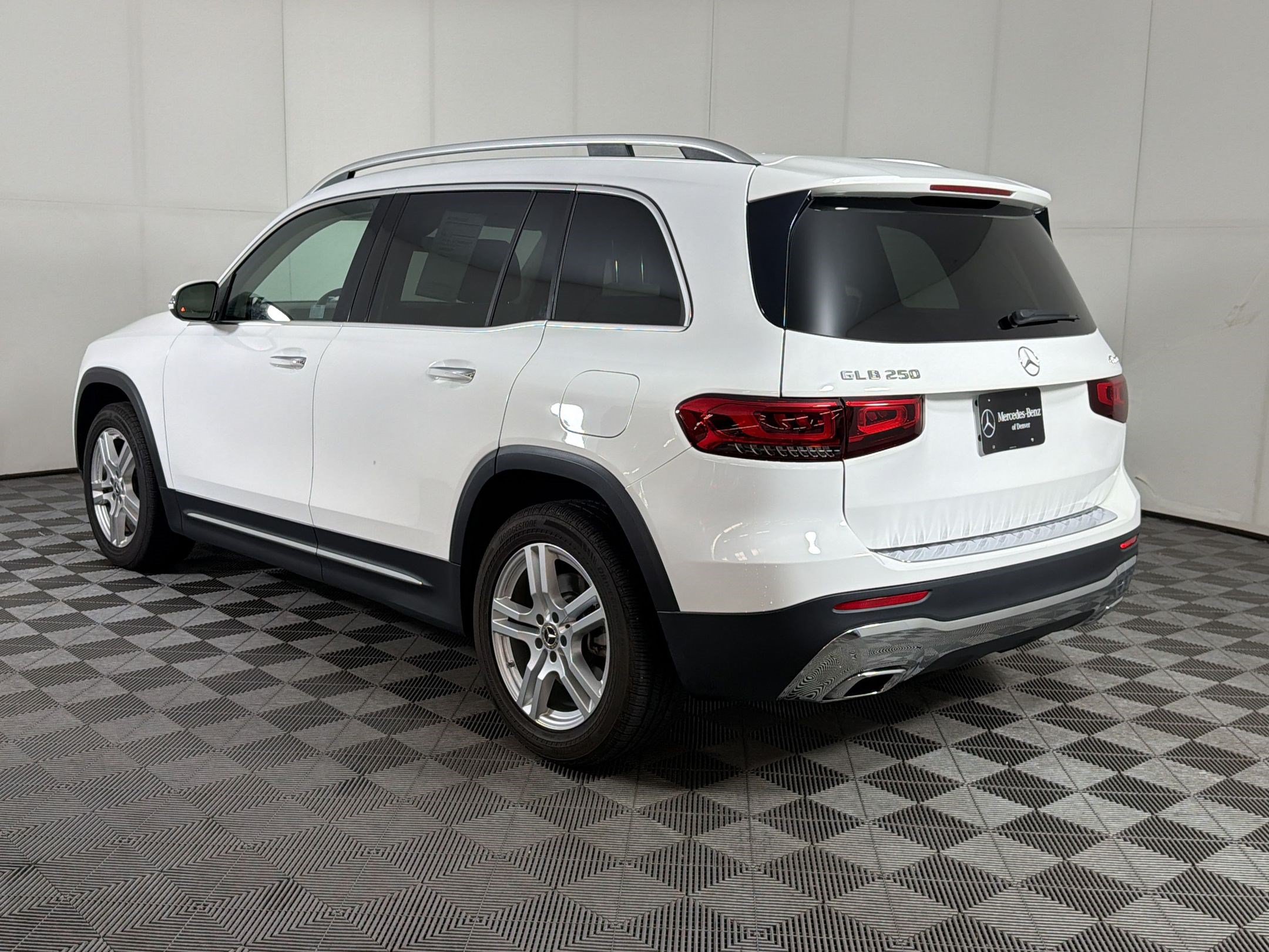 Used 2022 Mercedes-Benz GLB 250 4MATIC image 3