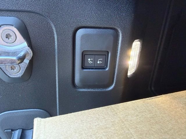 New 2025 Land Rover Defender 110 X-Dynamic SE image 34