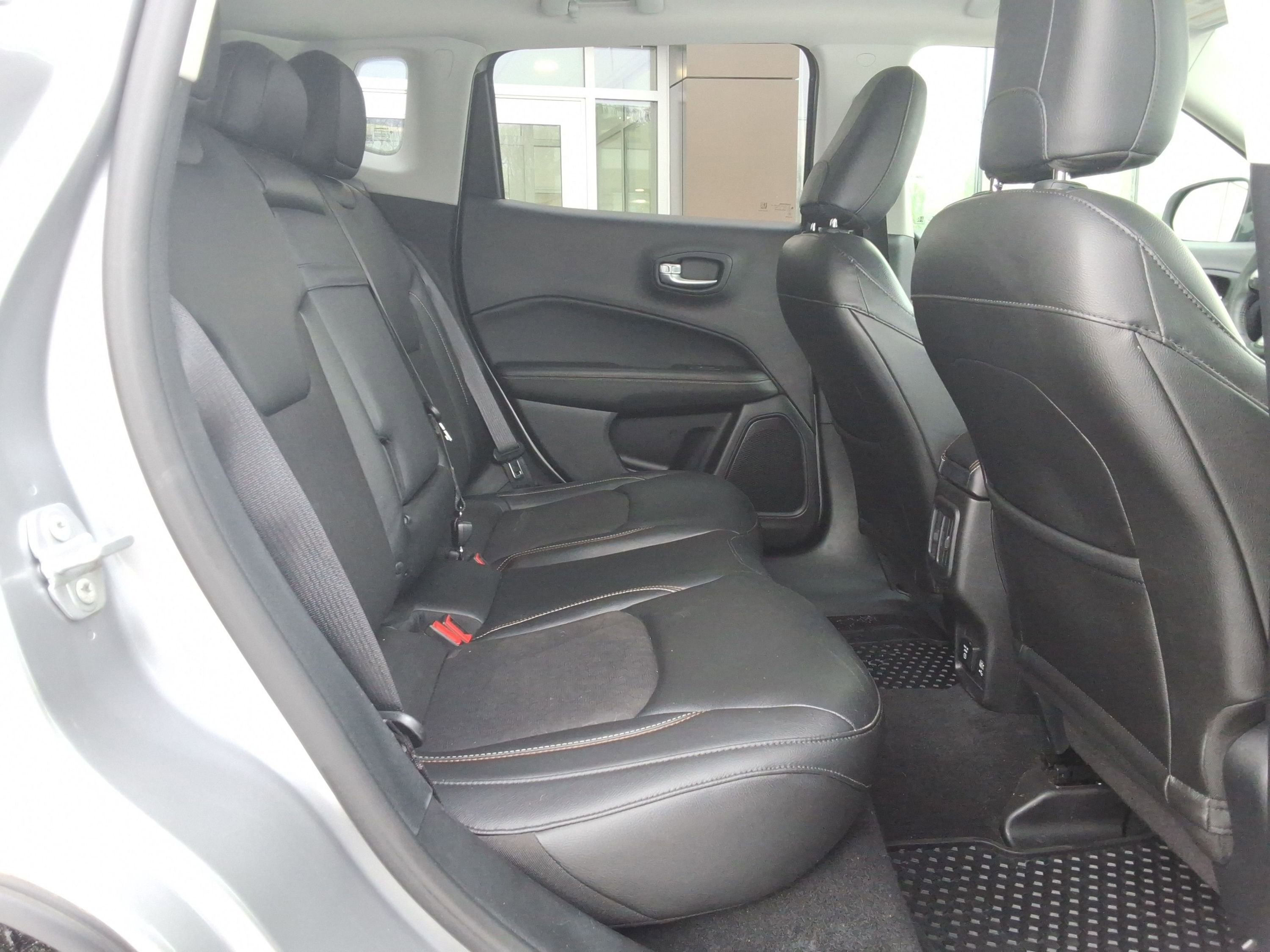 Used 2018 Jeep Compass Latitude w/ Popular Equipment Group image 31