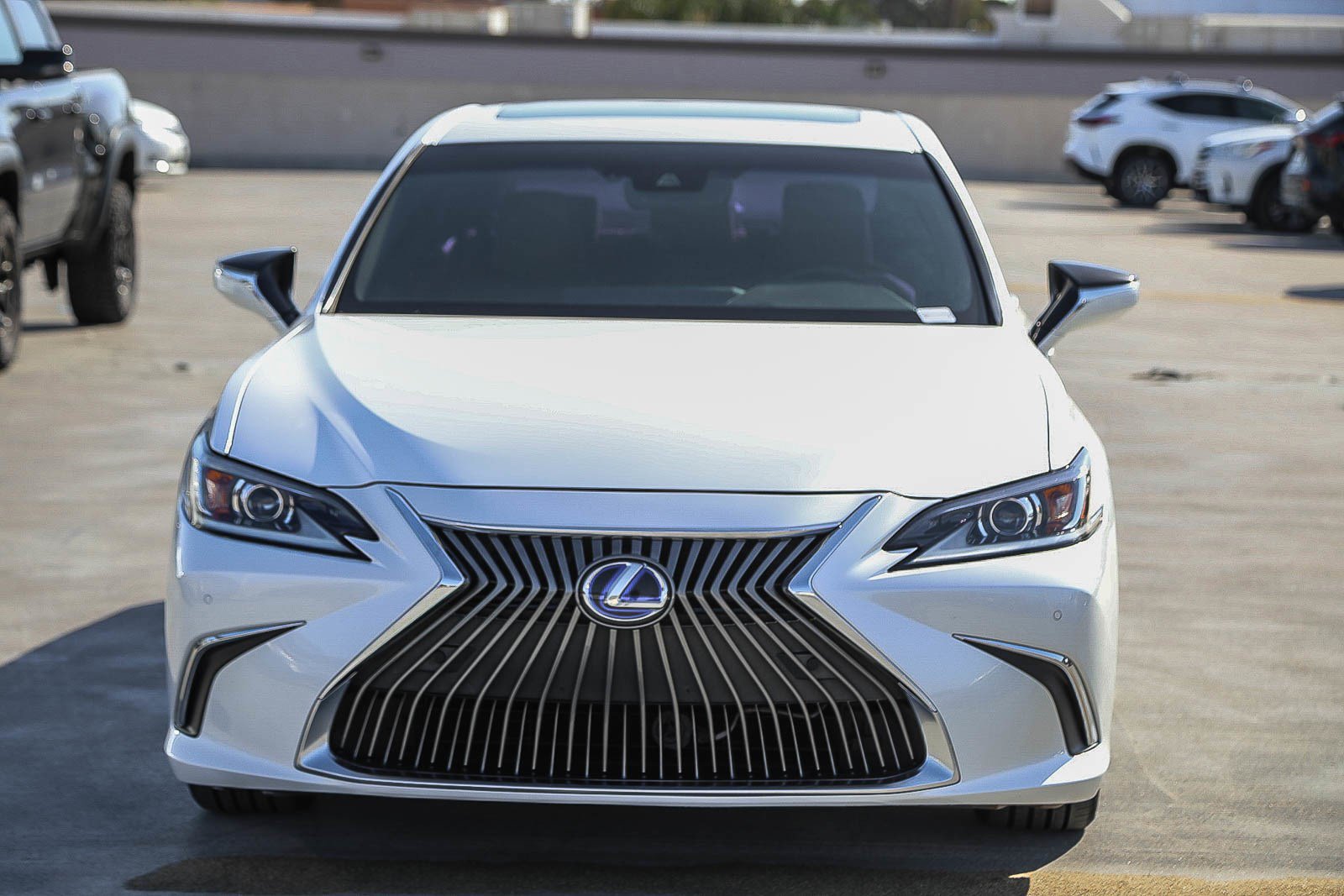 Used 2021 Lexus ES 300h w/ Premium Package FWD image 2