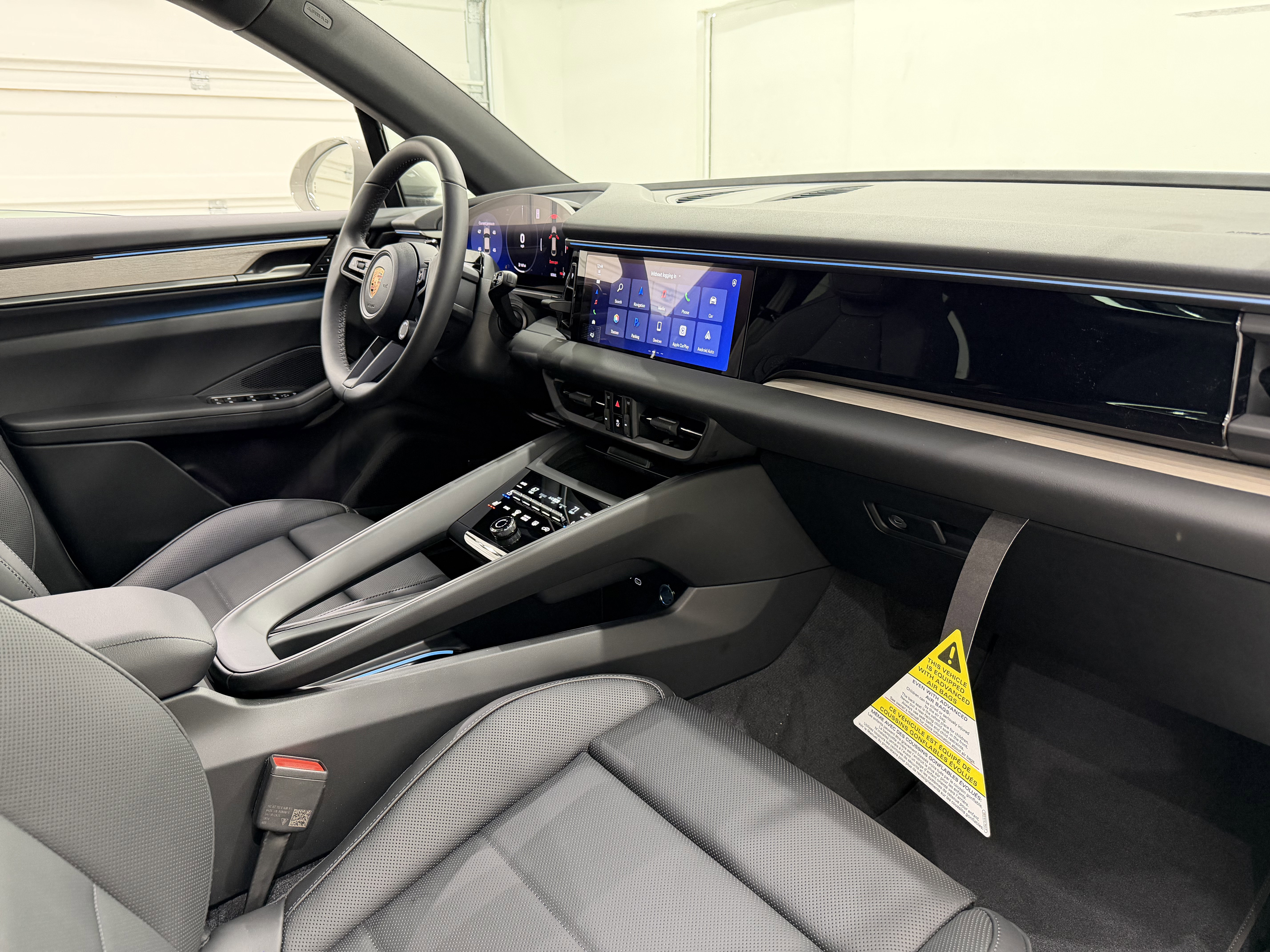 New 2026 Porsche Macan 4 Electric image 24