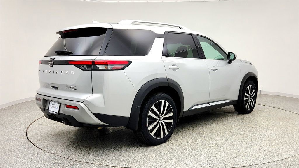 Used 2023 Nissan Pathfinder Platinum image 5