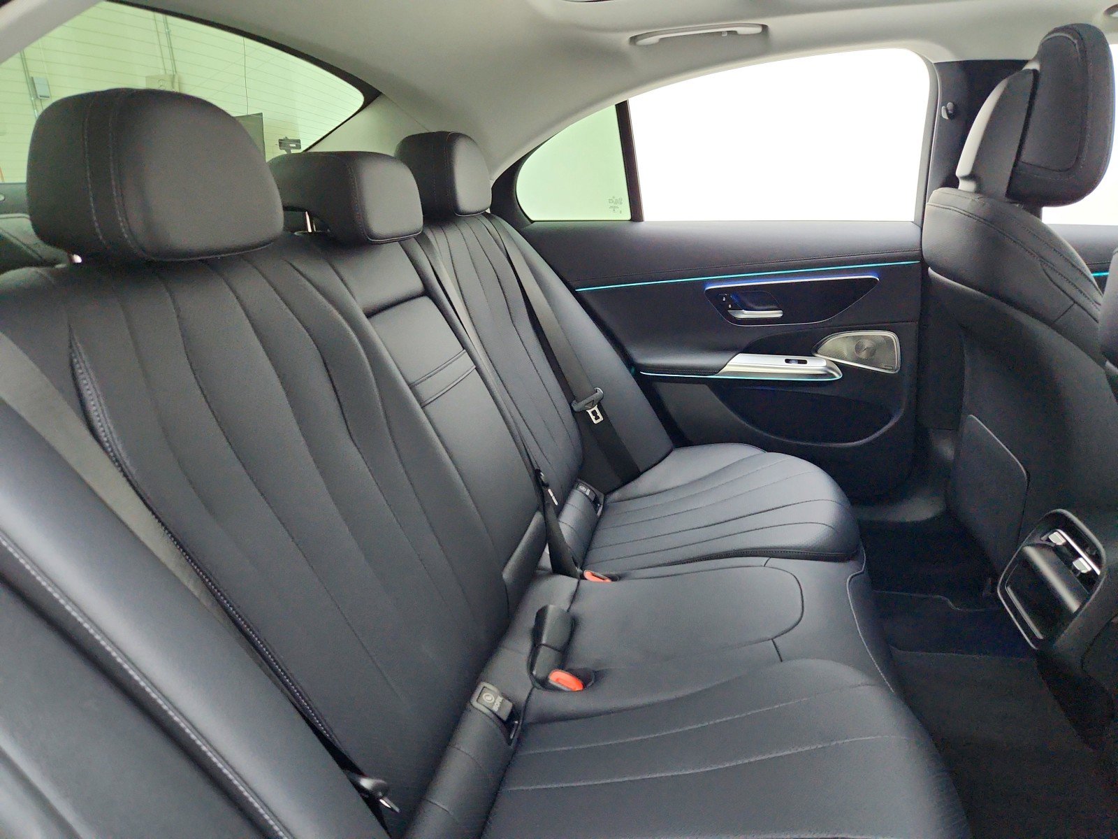Used 2024 Mercedes-Benz E 350 4MATIC Sedan w/ Driver Assistance Package image 32