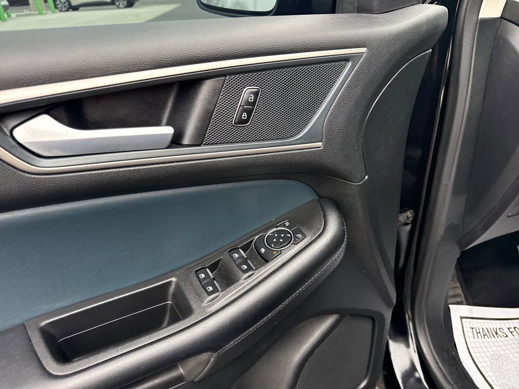 Used 2024 Ford Edge SEL w/ Sport Appearance Package image 31