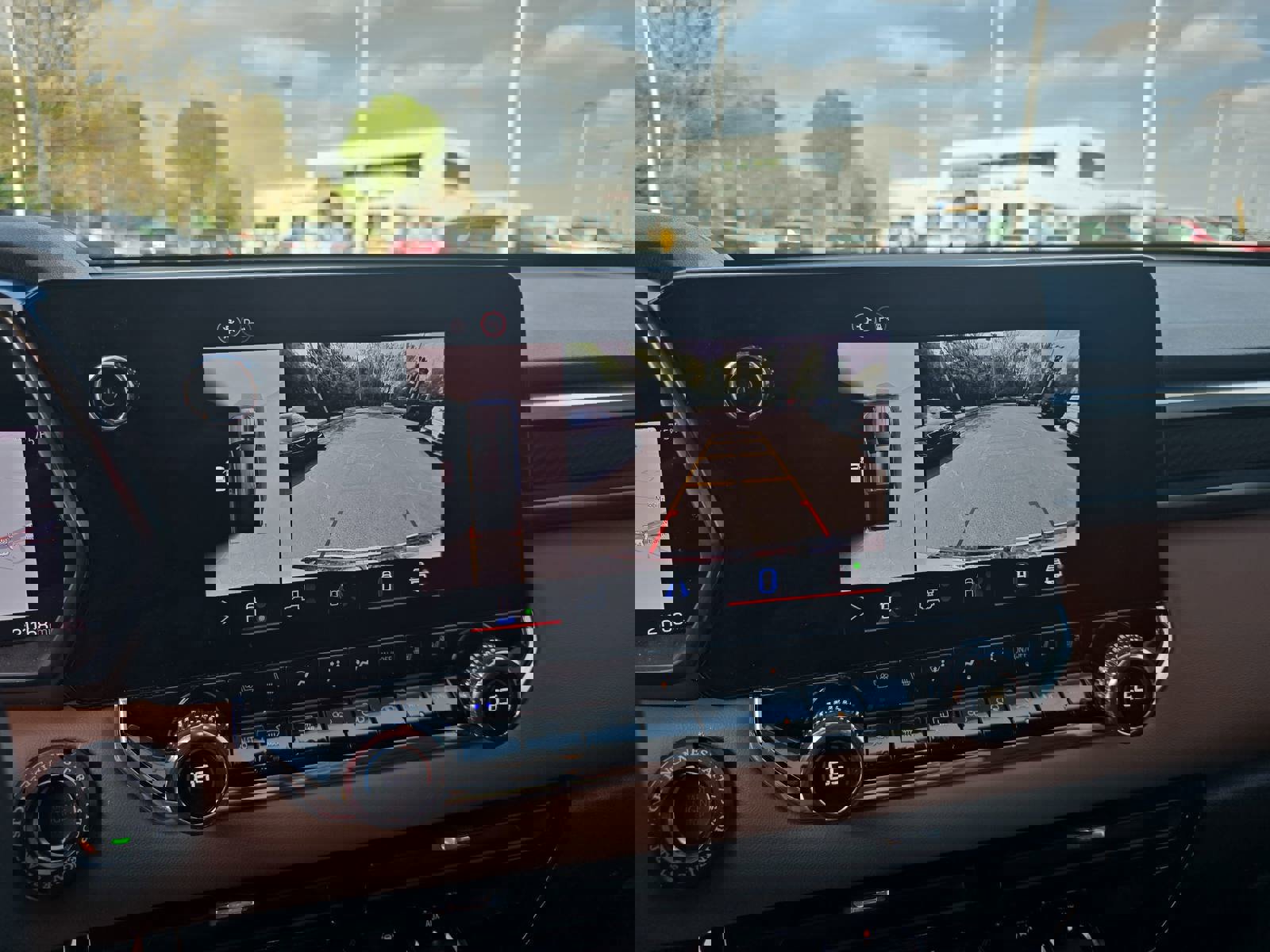 Used 2025 GMC Canyon AT4 w/ Nightfall Edition image 26