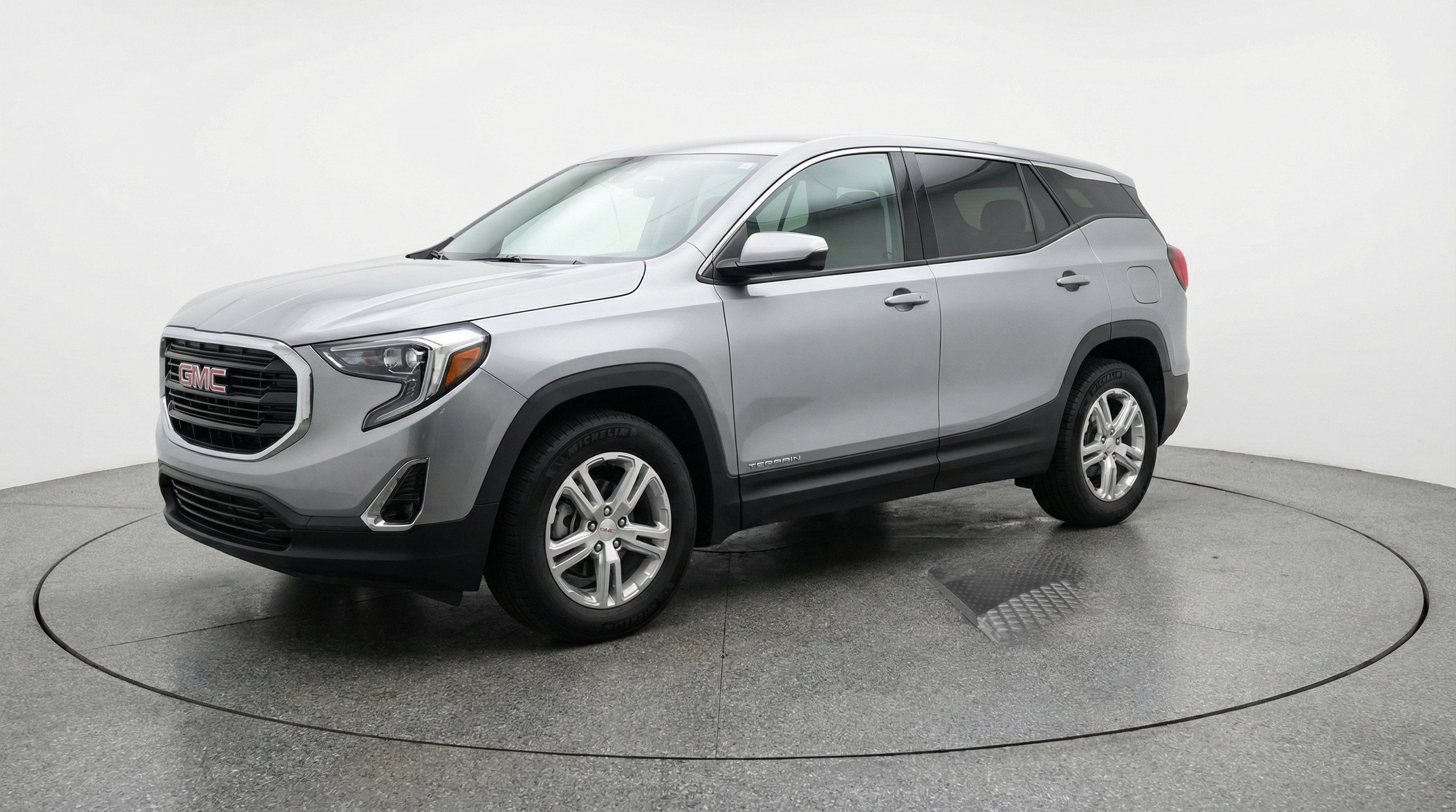 Used 2024 GMC Terrain SLE image 3
