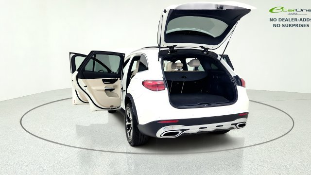 Used 2025 Mercedes-Benz GLC 350e 4MATIC image 18