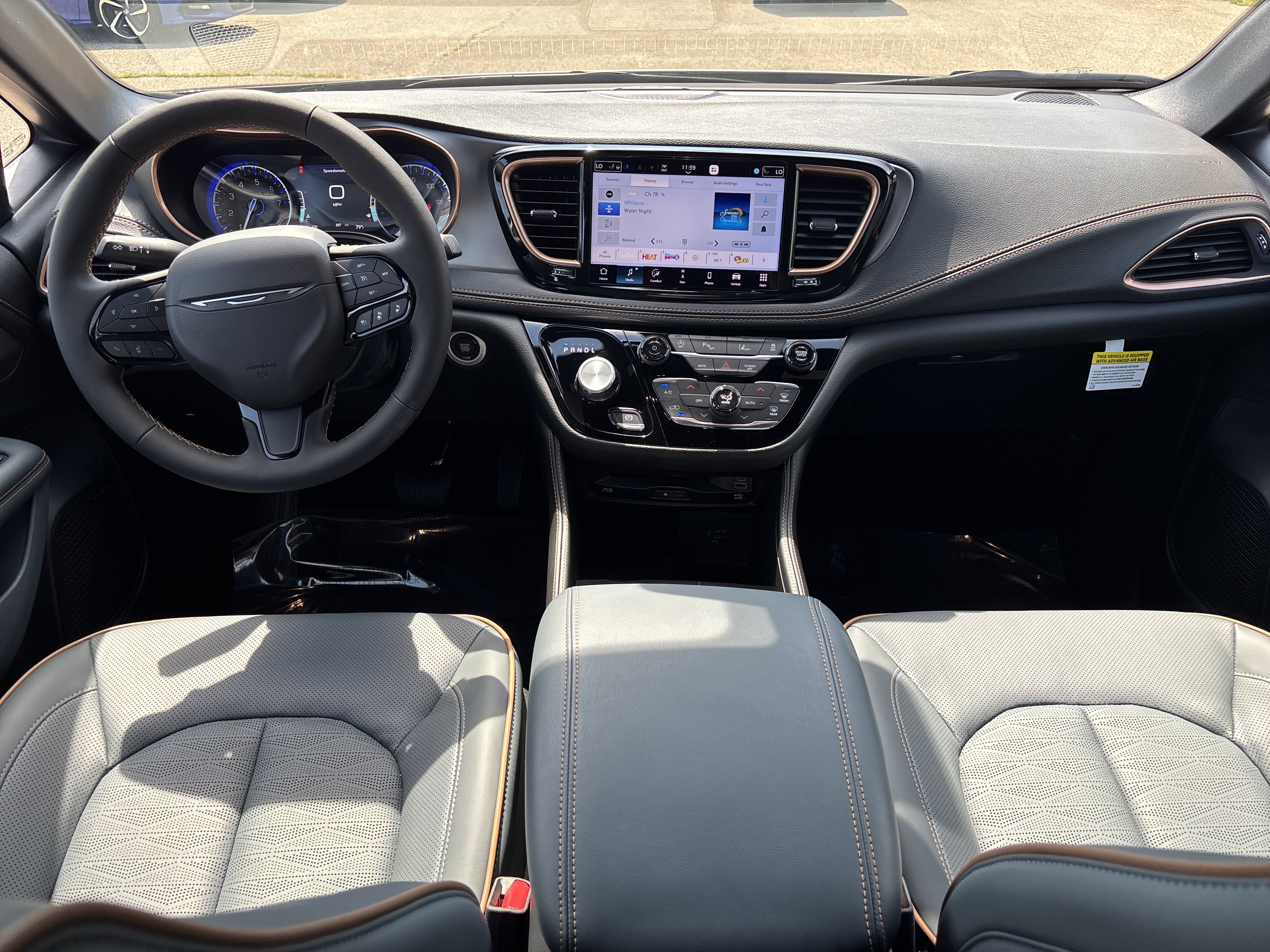 New 2027 Chrysler Pacifica Pinnacle FWD image 18