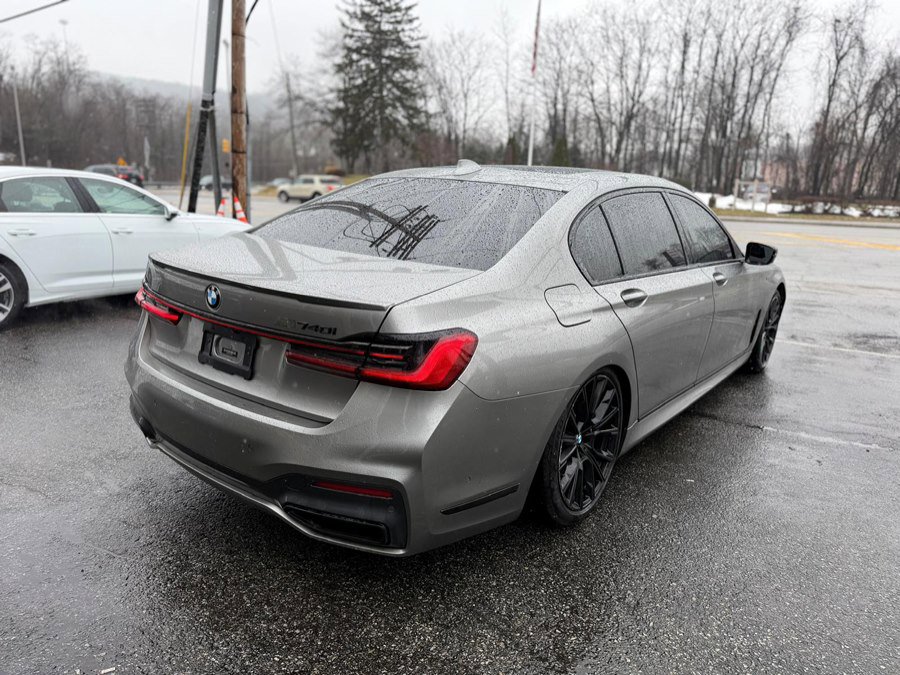 Used 2020 BMW 740i xDrive w/ M Sport Package image 7