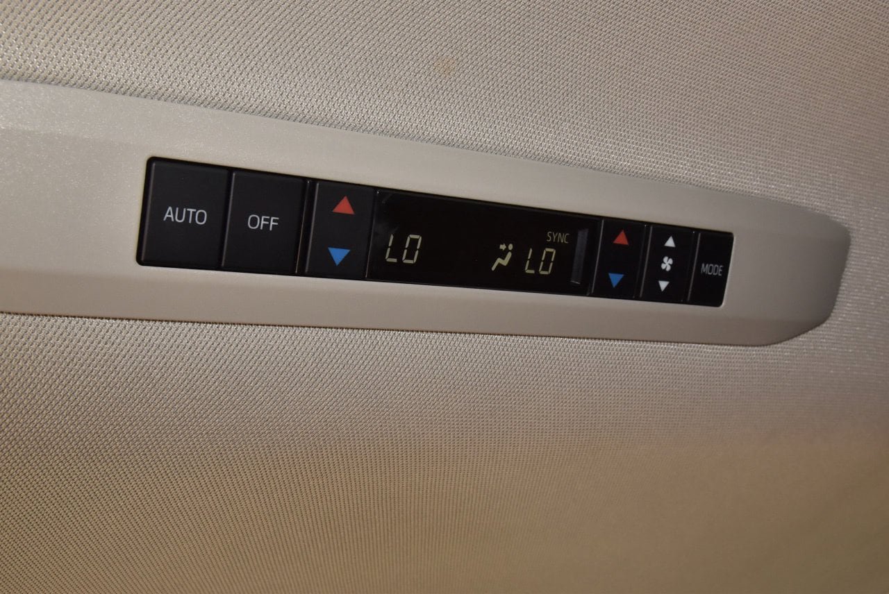 Used 2025 Toyota Sienna XLE FWD image 20