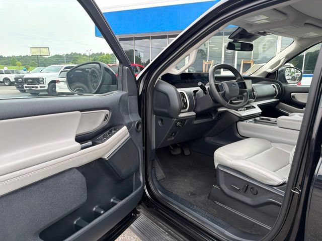 Used 2025 Ford Expedition Active AWD/4WD image 43