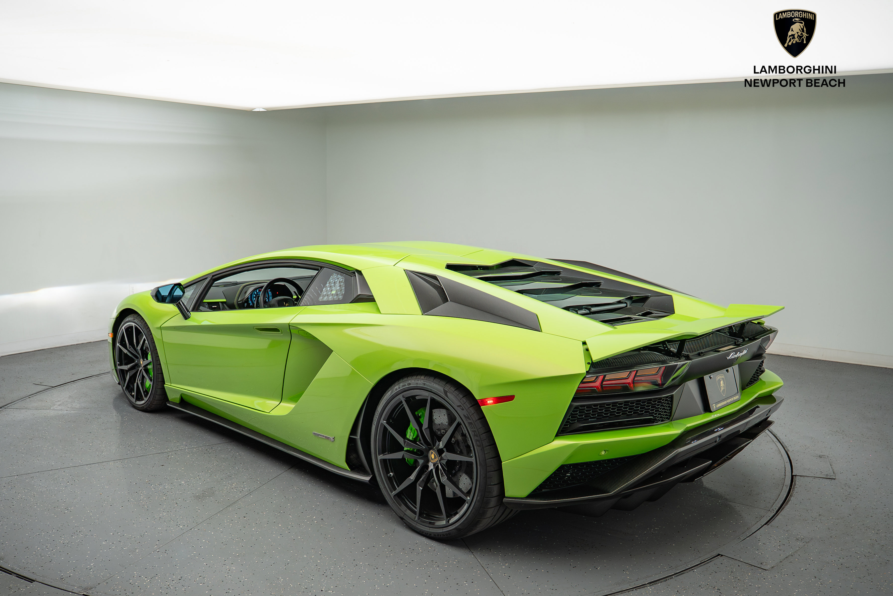 Used 2018 Lamborghini Aventador S image 16
