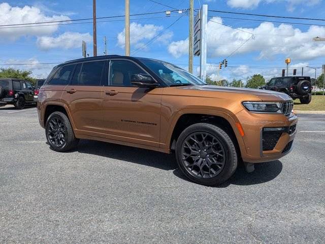New 2026 Jeep Grand Cherokee Summit w/ Obsidian Package AWD/4WD image 2